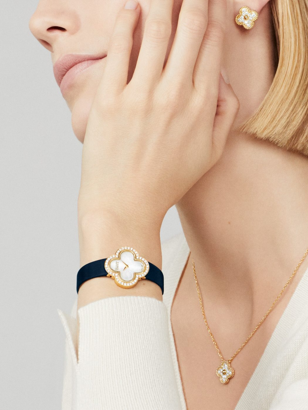 Colar Vintage Alhambra 1 Trevo Cravejado - Dourado