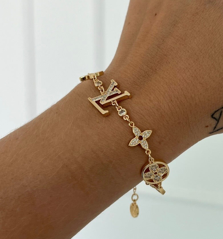 Pulseira Inspiração LV Cravejada com Zirconias Banhada a Ouro 18k